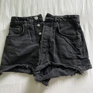 Zara Frayed Hi Rise Black Denim Shorts, Size 4